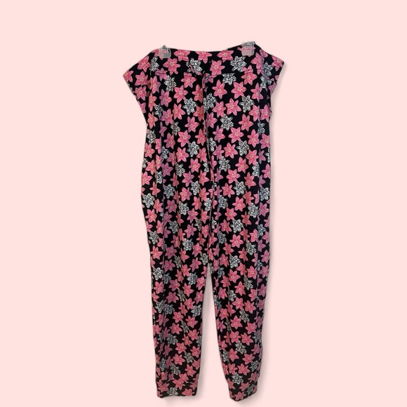 Fabulous Other - A pair of Fabulous floral pajama set  in size extra large
